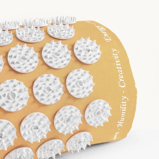 Shakti Spijkermat Kussen Light – Geel Shakti Spijkermat Kussen Light – Geel