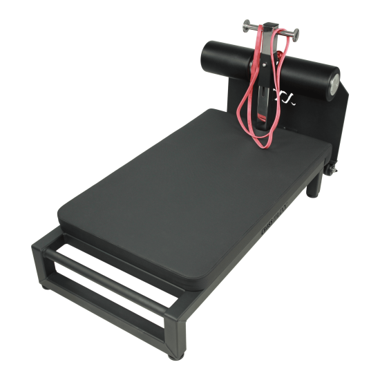 De LMX1080 Crossmaxx® Nordic bench is ideaal voor nordic hamstring curls met verstelbare voetrollen en mogelijkheid voor resistance bands.