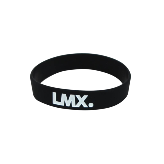 Sportieve LMX.® wristband van elastisch siliconen in zwart met wit reliëflogo. Perfect voor elke sportieve gelegenheid. Hanteerbare prijs per stuk.